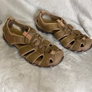 Sketchers hiking sandal